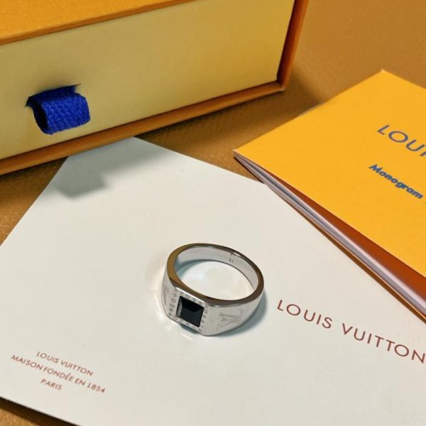LOUIS VUITTON Anello con sigillo in onice
