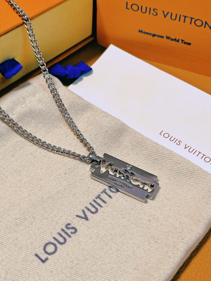 replica,repliche,fake,1:1,earrings,bracelet,ring,jewelry Collana da uomo piccola con lama in argento LOUIS VUITTON
