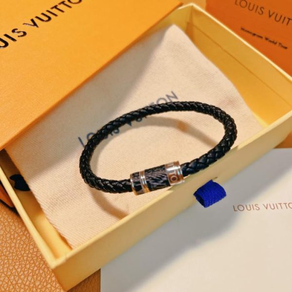 Bracciale intrecciato per la casa LOUIS VUITTON