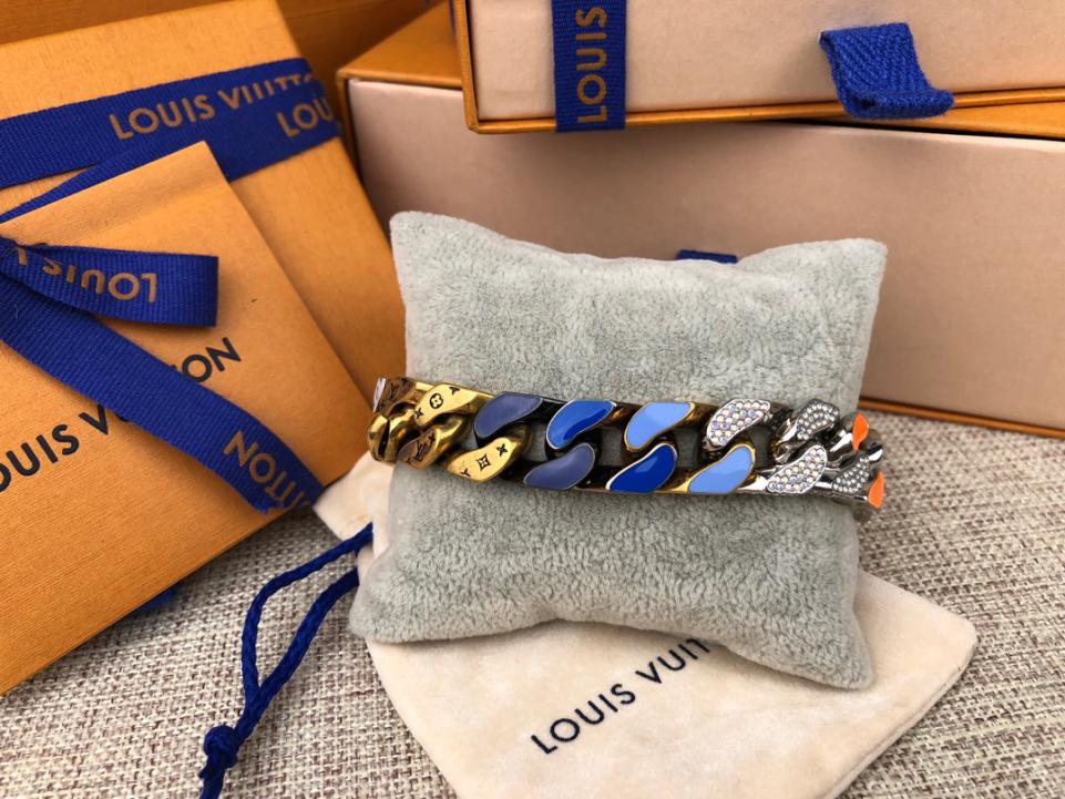 replica,repliche,fake,1:1,earrings,bracelet,ring,jewelry Bracciale LOUIS VUITTON con toppe a maglie replica,repliche,fake,1:1,earrings,bracelet,ring,jewelry Bracciale LOUIS VUITTON con toppe a maglie