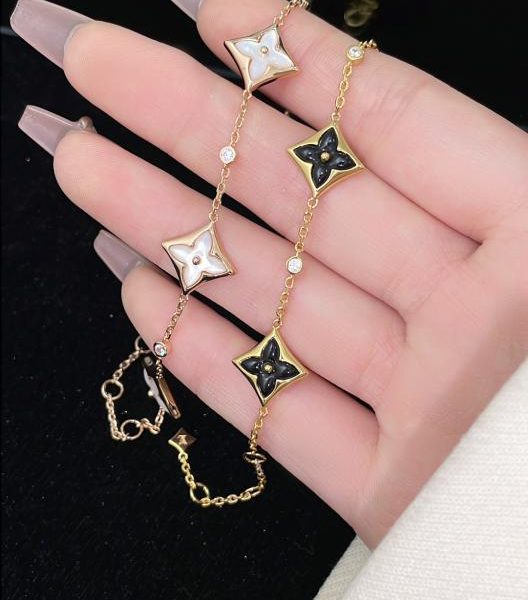 replica,repliche,fake,1:1,earrings,bracelet,ring,jewelry Bracciale LOUIS VUITTON color Blossom bb in madreperla con diamanti
