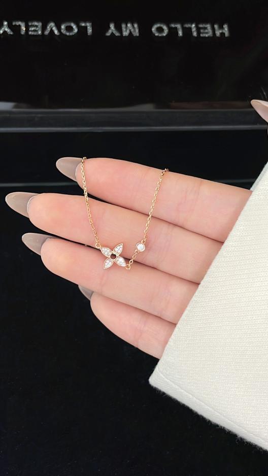 replica,repliche,fake,1:1,earrings,bracelet,ring,jewelry Collana LOUIS VUITTON serie Blossom replica,repliche,fake,1:1,earrings,bracelet,ring,jewelry Collana LOUIS VUITTON serie Blossom