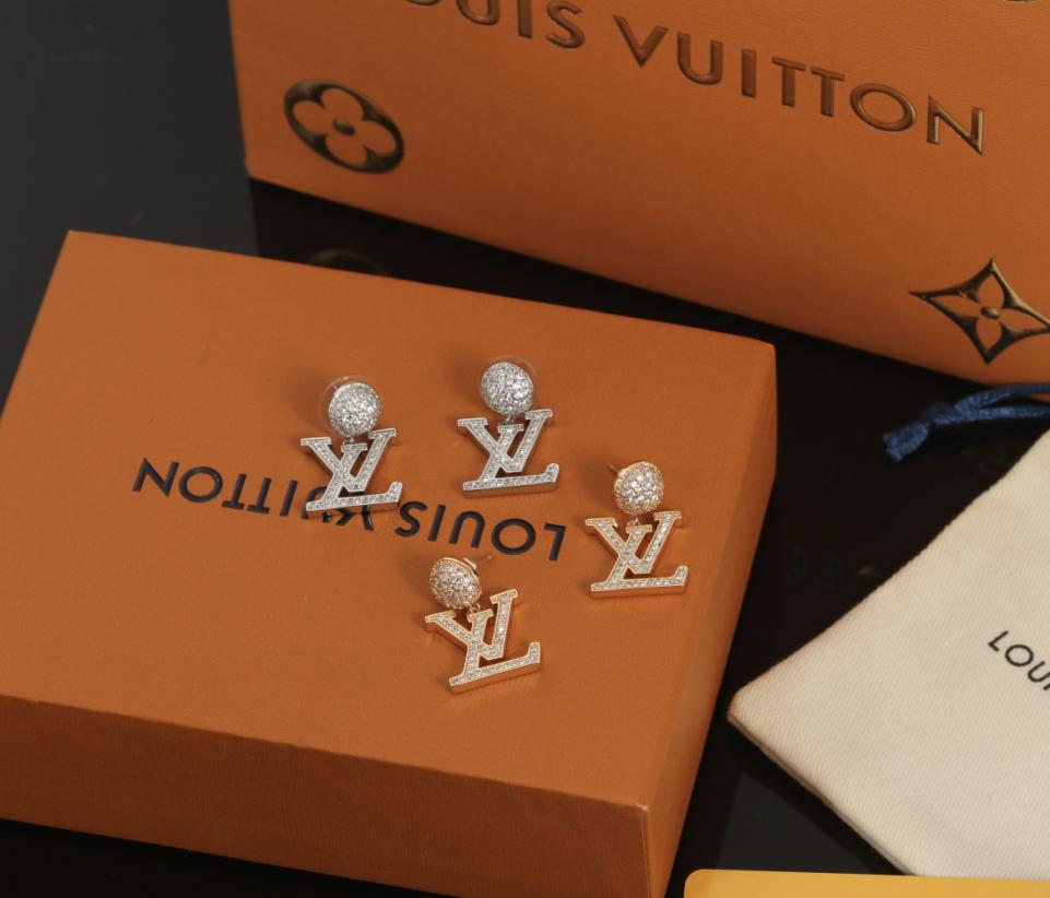 replica,repliche,fake,1:1,earrings,bracelet,ring,jewelry Orecchini con lettera LOUIS VUITTON replica,repliche,fake,1:1,earrings,bracelet,ring,jewelry Orecchini con lettera LOUIS VUITTON