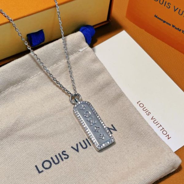 Collana LOUIS VUITTON con etichetta grande
