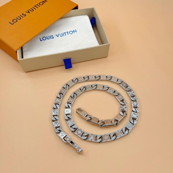 replica,repliche,fake,1:1,earrings,bracelet,ring,jewelry Collana LOUIS VUITTON con cucitura targhetta