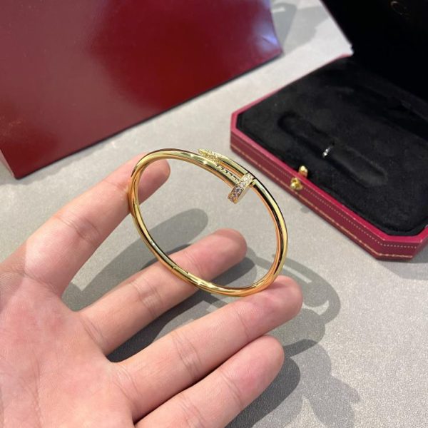 Bracciale con chiodi di diamanti con testa e coda di Cartier