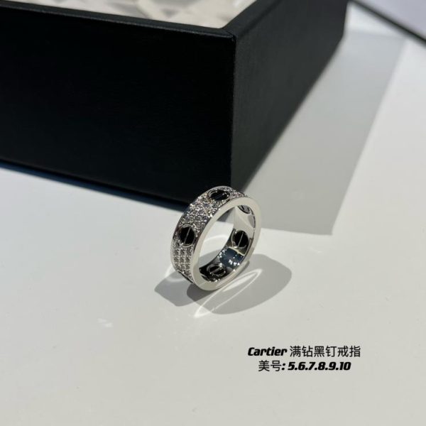 Anello con diamanti tempestati di nero Cartier