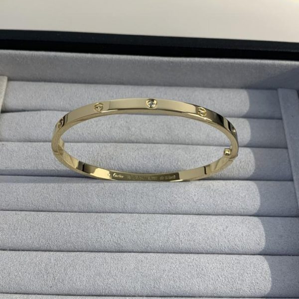 Bracciale Love di Cartier versione stretta con sei diamanti