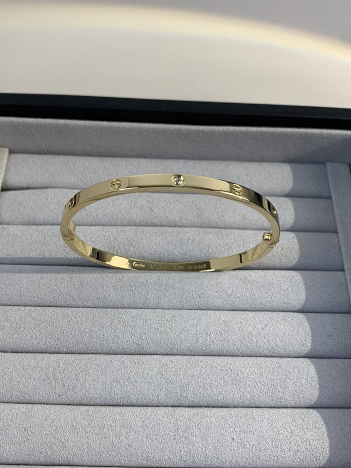 replica,repliche,fake,1:1,earrings,bracelet,ring,jewelry Bracciale Love di Cartier versione stretta con sei diamanti