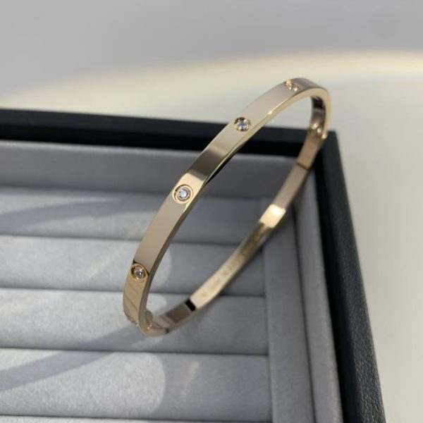 Bracciale Love con dieci diamanti versione stretta di Cartier