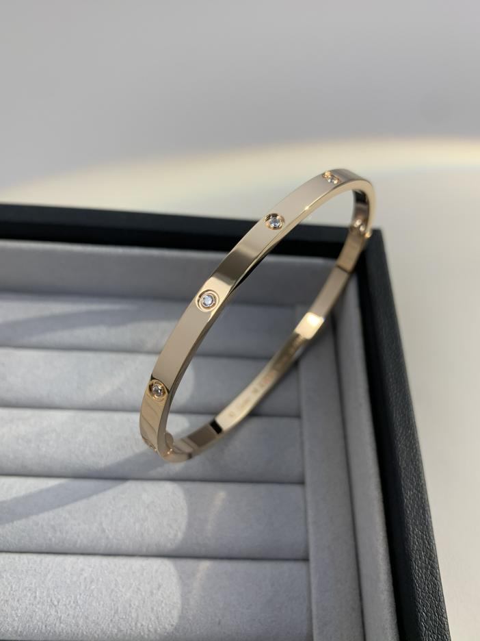 replica,repliche,fake,1:1,earrings,bracelet,ring,jewelry Bracciale Love con dieci diamanti versione stretta di Cartier