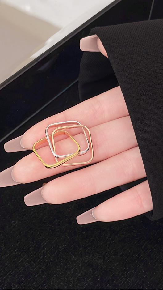replica,repliche,fake,1:1,earrings,bracelet,ring,jewelry Anello tricolore con cuscino CartierTrinity replica,repliche,fake,1:1,earrings,bracelet,ring,jewelry Anello tricolore con cuscino CartierTrinity