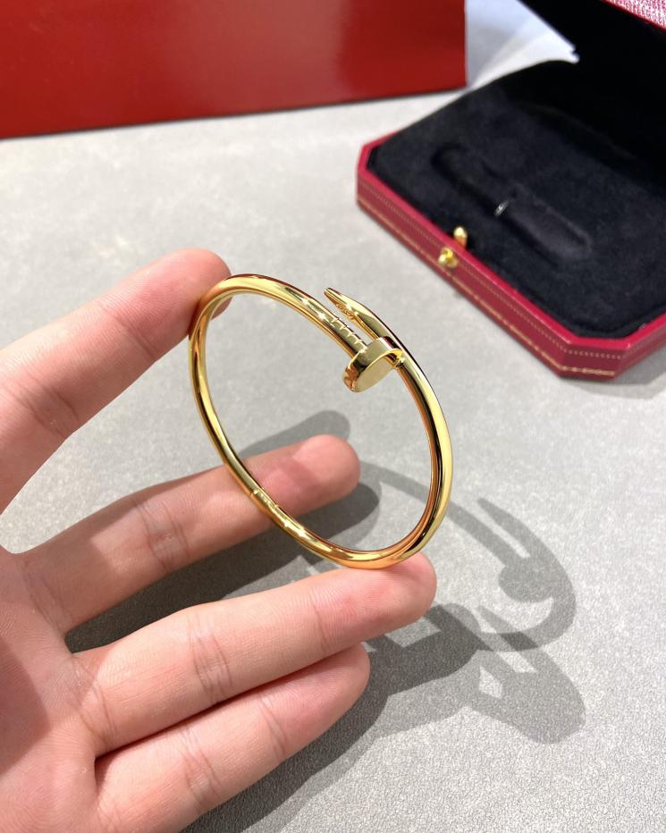 replica,repliche,fake,1:1,earrings,bracelet,ring,jewelry Bracciale a chiodo Cartier Justeun Clou senza diamanti replica,repliche,fake,1:1,earrings,bracelet,ring,jewelry Bracciale a chiodo Cartier Justeun Clou senza diamanti
