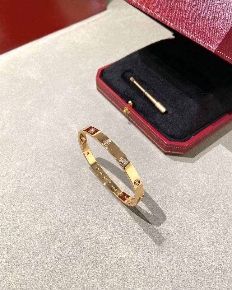 replica,repliche,fake,1:1,earrings,bracelet,ring,jewelry Bracciale Cartier con dieci diamanti versione ampia replica,repliche,fake,1:1,earrings,bracelet,ring,jewelry Bracciale Cartier con dieci diamanti versione ampia