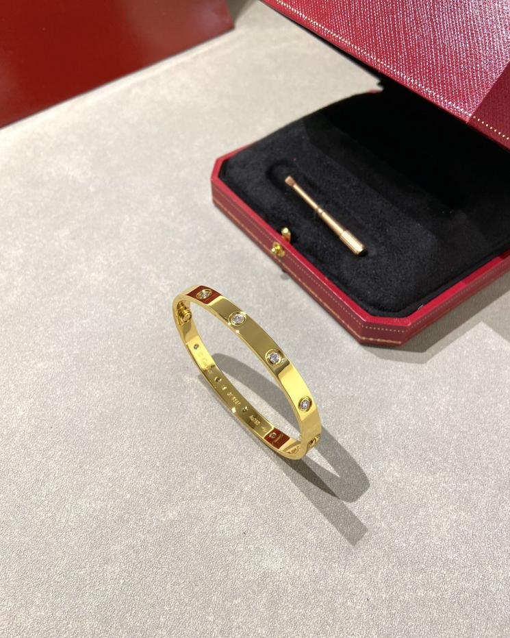 replica,repliche,fake,1:1,earrings,bracelet,ring,jewelry Bracciale Cartier con dieci diamanti versione ampia replica,repliche,fake,1:1,earrings,bracelet,ring,jewelry Bracciale Cartier con dieci diamanti versione ampia