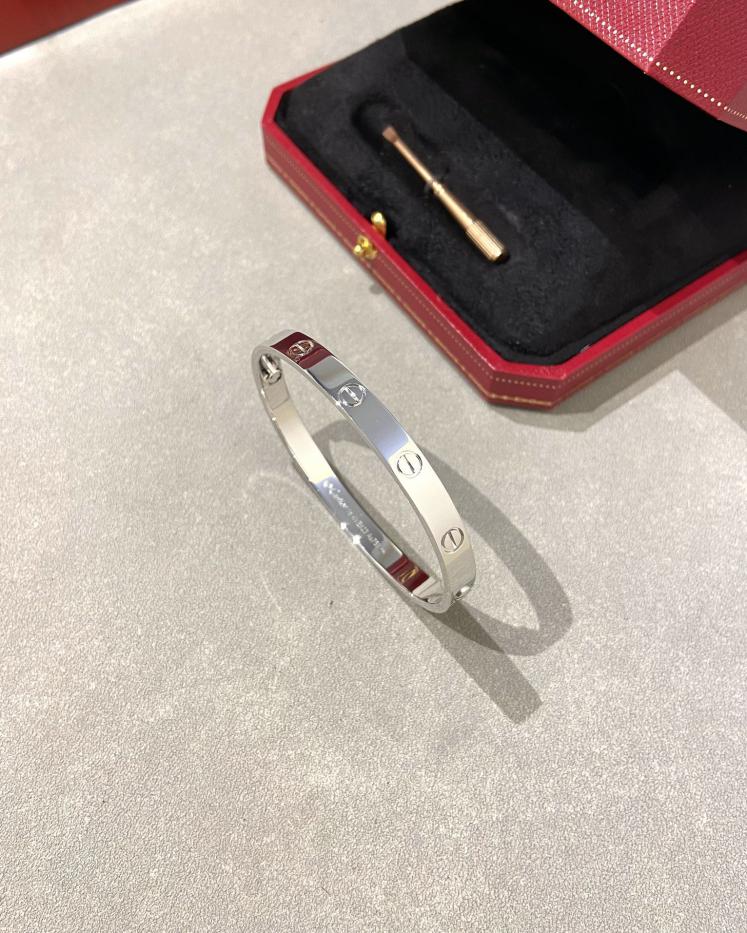 replica,repliche,fake,1:1,earrings,bracelet,ring,jewelry Bracciale largo Cartier senza diamanti replica,repliche,fake,1:1,earrings,bracelet,ring,jewelry Bracciale largo Cartier senza diamanti