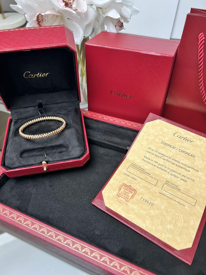 replica,repliche,fake,1:1,earrings,bracelet,ring,jewelry Bracciale senza diamanti con rivetto stretto serie Cartier Clash replica,repliche,fake,1:1,earrings,bracelet,ring,jewelry Bracciale senza diamanti con rivetto stretto serie Cartier Clash