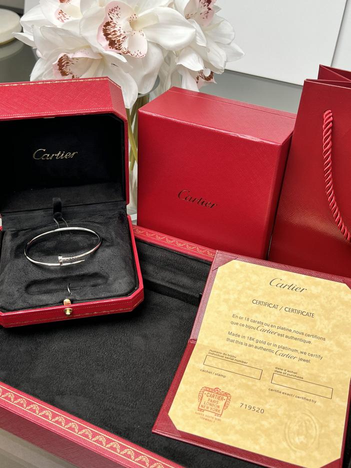 replica,repliche,fake,1:1,earrings,bracelet,ring,jewelry Bracciale Cartier con unghie sottili senza diamanti replica,repliche,fake,1:1,earrings,bracelet,ring,jewelry Bracciale Cartier con unghie sottili senza diamanti