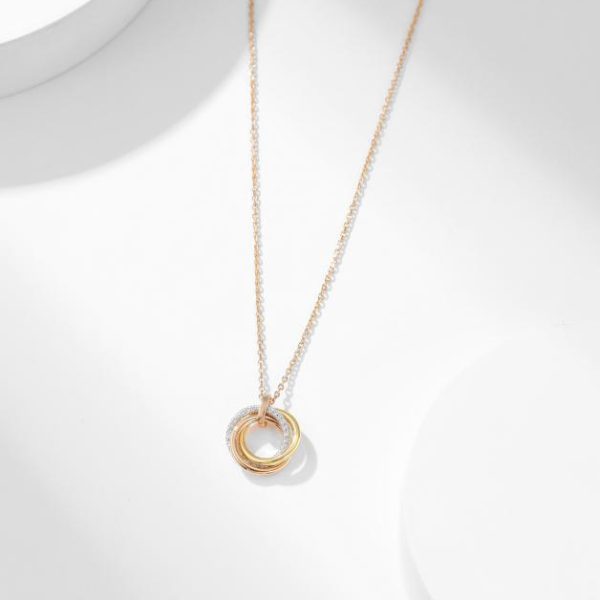 Collana Cartier con piccola trinità di diamanti