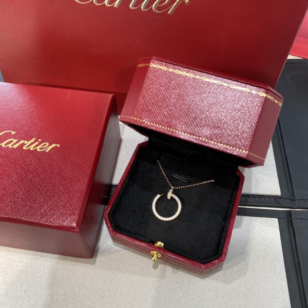 replica,repliche,fake,1:1,earrings,bracelet,ring,jewelry Collana con borchia piena di diamanti Cartier