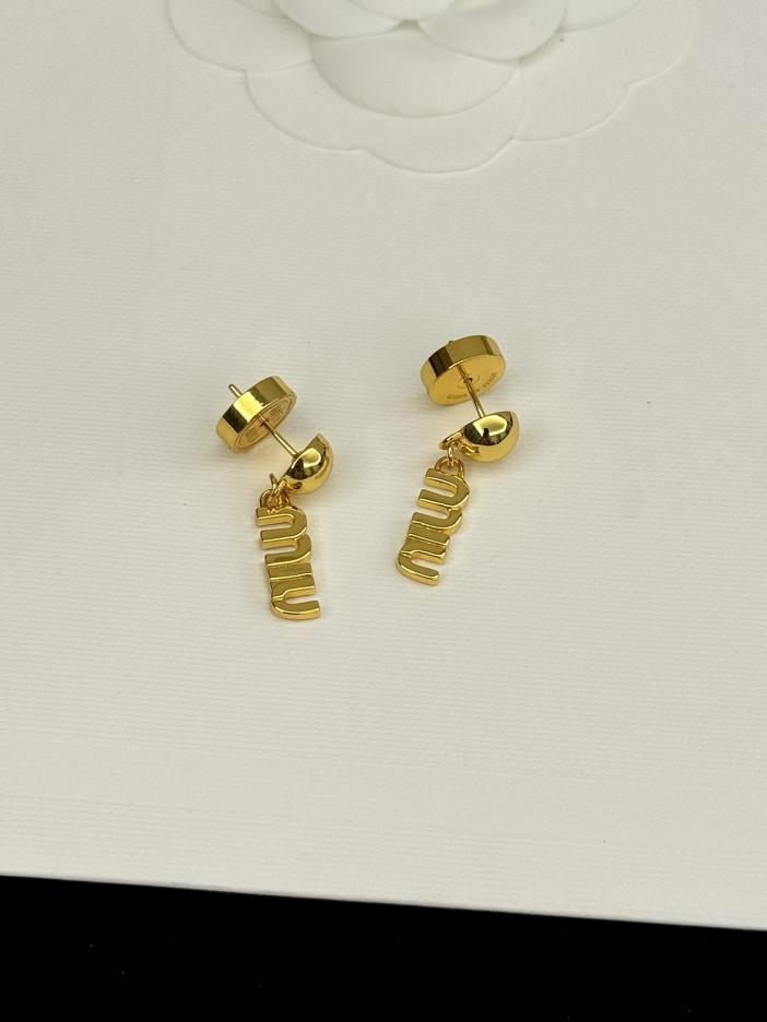 replica,repliche,fake,1:1,earrings,bracelet,ring,jewelry Elementi del logo della lettera Miu Miu!