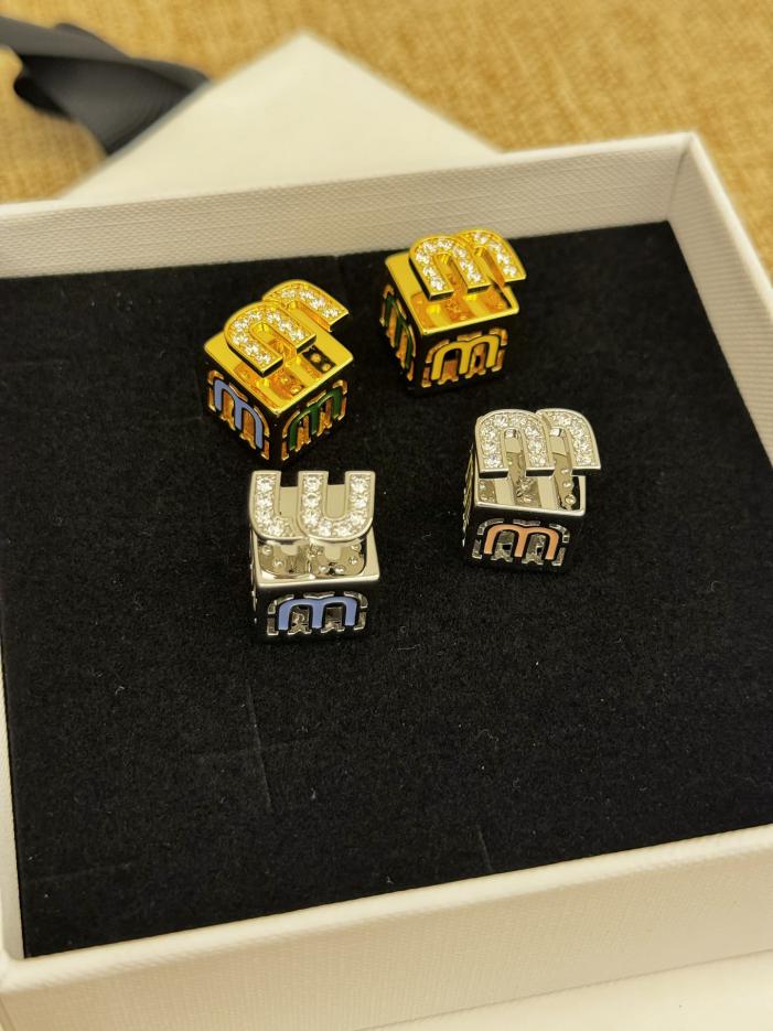 replica,repliche,fake,1:1,earrings,bracelet,ring,jewelry Orecchini Miu Miu Quadrati Color Oro/Argento