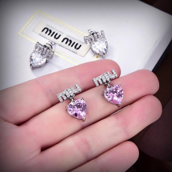 Orecchini con lettera Miu Miu