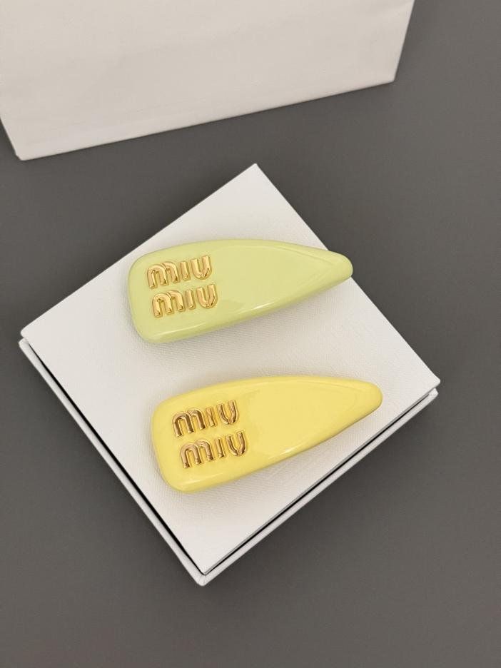 replica,repliche,fake,1:1,earrings,bracelet,ring,jewelry Fermaglio per capelli a forma di caramella Miu Miu replica,repliche,fake,1:1,earrings,bracelet,ring,jewelry Fermaglio per capelli a forma di caramella Miu Miu