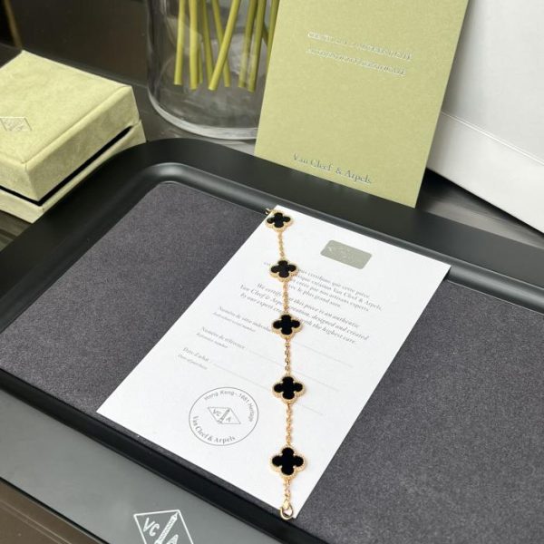 replica,repliche,fake,1:1,earrings,bracelet,ring,jewelry [Versione top] Bracciale Van Cleef & Arpels versione alta a cinque fiori con pietra naturale e onice nero