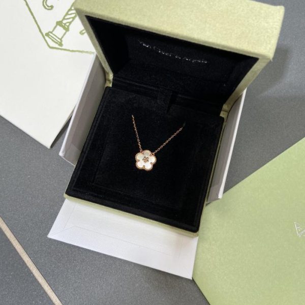 [Edizione Top] Collana di Van Cleef & Arpels Lucky Spring Series Plum Blossom