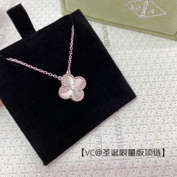 replica,repliche,fake,1:1,earrings,bracelet,ring,jewelry [Edizione Top] Collana Van Cleef & Arpels VC@Christmas in edizione limitata