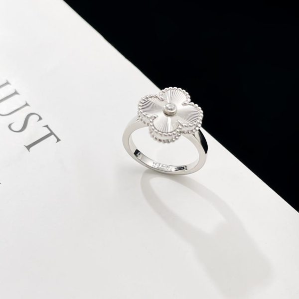replica,repliche,fake,1:1,earrings,bracelet,ring,jewelry [Versione top] Anello quadrifoglio di Van Cleef & Arpels