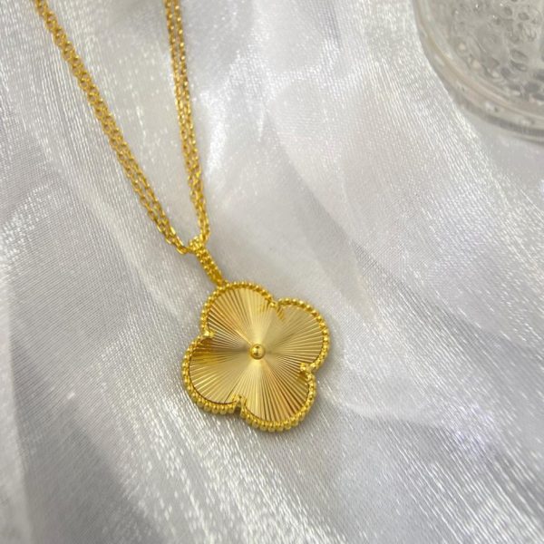 replica,repliche,fake,1:1,earrings,bracelet,ring,jewelry [Versione top] Collana classica di Van Cleef & Arpels con quadrifoglio intagliato a fiori grandi