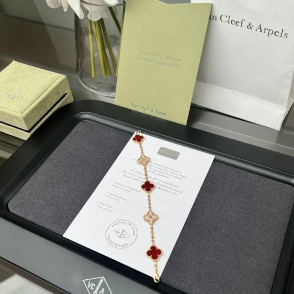 replica,repliche,fake,1:1,earrings,bracelet,ring,jewelry [Versione top] Bracciale Van Cleef & Arpels con cinque fiori di corniola e diamanti