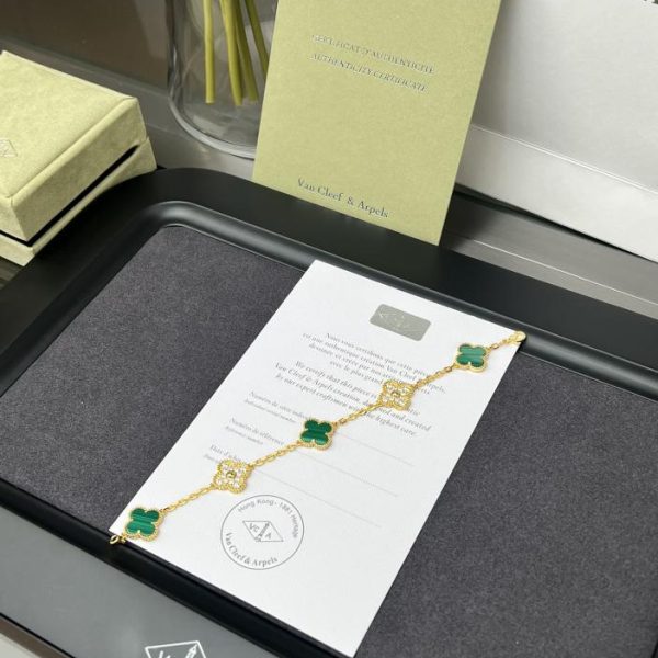 replica,repliche,fake,1:1,earrings,bracelet,ring,jewelry [Versione top] Bracciale Van Cleef & Arpels versione alta a cinque fiori con malachite e diamanti