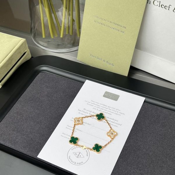replica,repliche,fake,1:1,earrings,bracelet,ring,jewelry [Versione top] Bracciale Van Cleef & Arpels versione alta a cinque fiori con malachite e diamanti