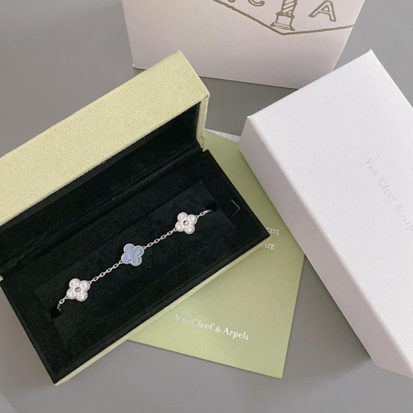 replica,repliche,fake,1:1,earrings,bracelet,ring,jewelry [Versione Top] Bracciale a cinque fiori con diamanti in calcedonio viola di Van Cleef & Arpelsvca