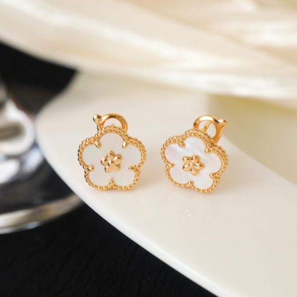 replica,repliche,fake,1:1,earrings,bracelet,ring,jewelry [Top Edition] Orecchini con fiori di pruno della serie Lucky Spring di Van Cleef & Arpels