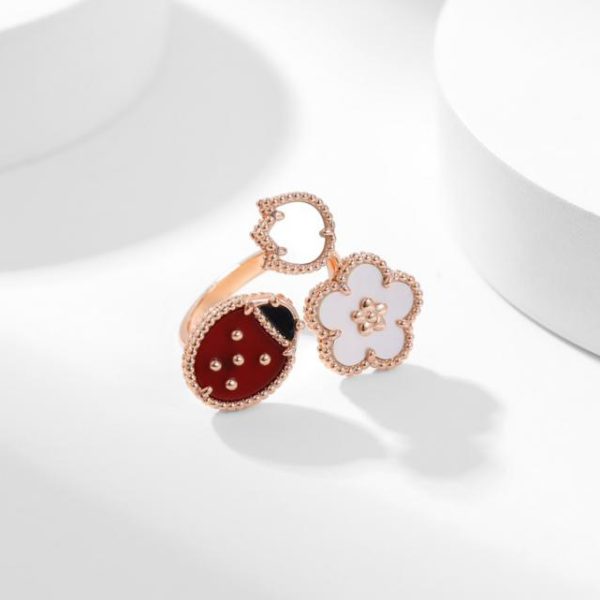 replica,repliche,fake,1:1,earrings,bracelet,ring,jewelry [Versione top] Nuovo anello di fiori di pruno della serie Lucky Spring di Van Cleef & Arpels