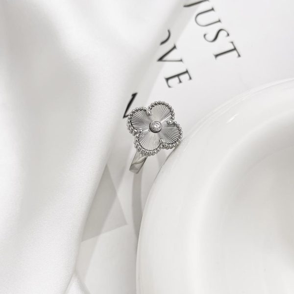 replica,repliche,fake,1:1,earrings,bracelet,ring,jewelry [Versione top] Anello quadrifoglio di Van Cleef & Arpels