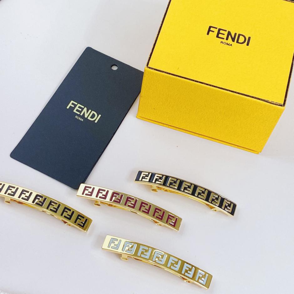 replica,repliche,fake,1:1,earrings,bracelet,ring,jewelry Fermacapelli Fendi con lettera in metallo