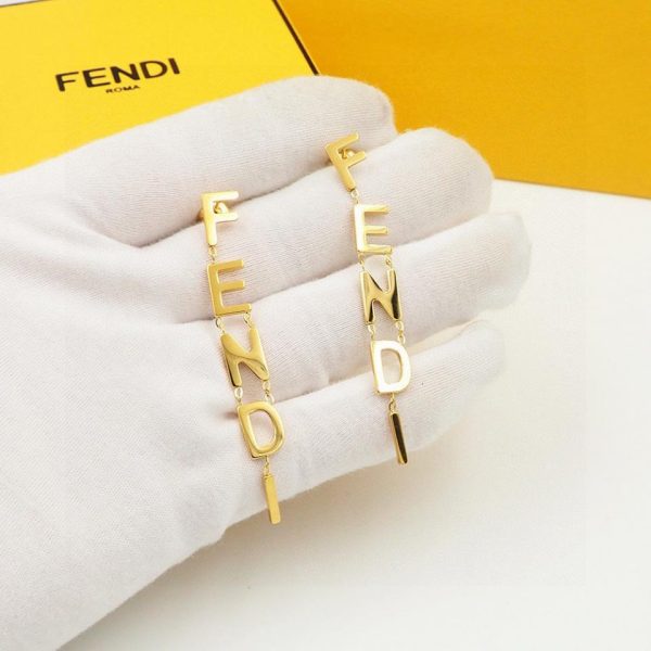 Lettere Fendi lucide