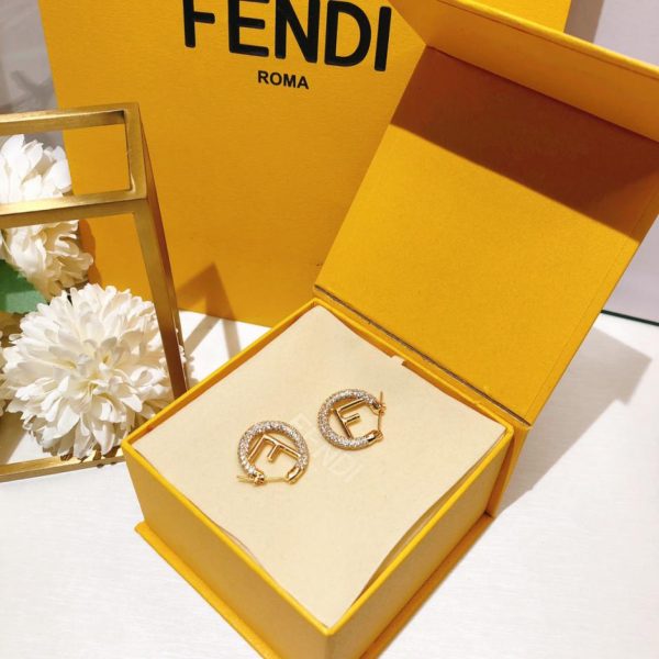 Orecchini monogramma Fendi con diamanti
