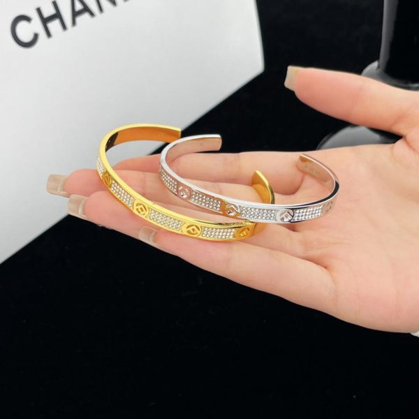 replica,repliche,fake,1:1,earrings,bracelet,ring,jewelry Bracciale rigido FENDI