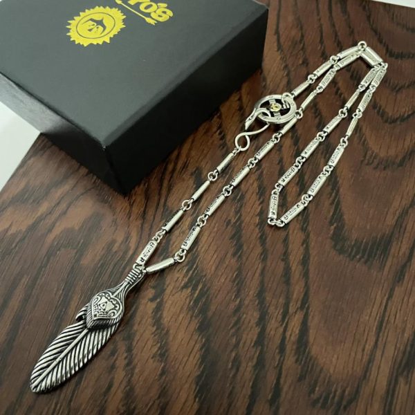 replica,repliche,fake,1:1,earrings,bracelet,ring,jewelry [Versione top] Collana con lettere in bambù con ciondolo in piuma Goro Takahashi di Goro