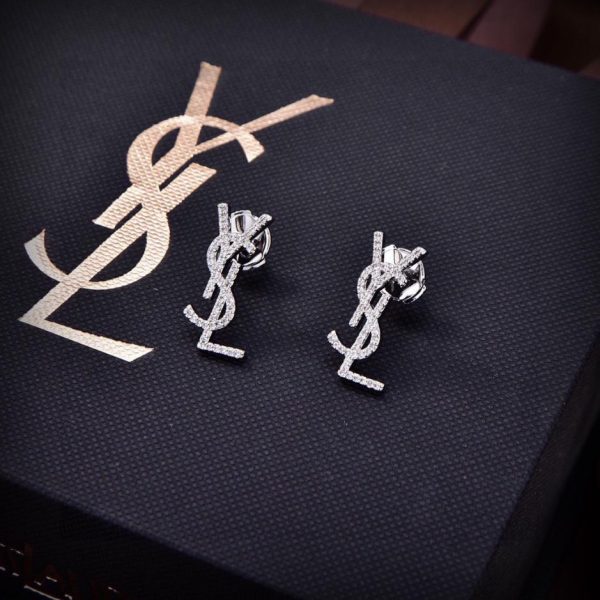 Orecchini con lettera YSL