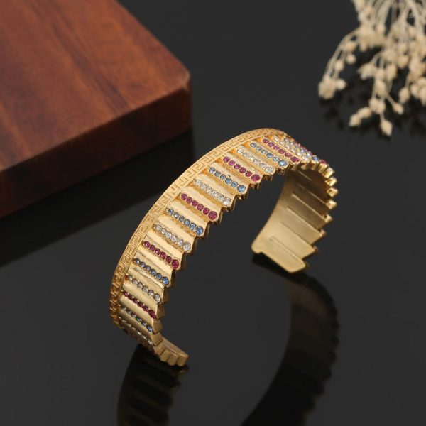 replica,repliche,fake,1:1,earrings,bracelet,ring,jewelry Bracciale con volto di Versace in rilievo