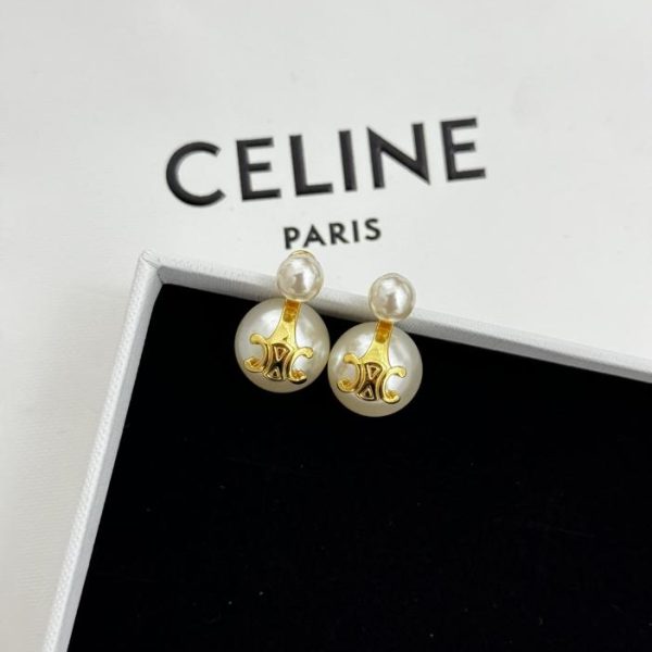 Gli ultimi orecchini di perle di Celine
