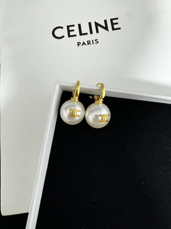 replica,repliche,fake,1:1,earrings,bracelet,ring,jewelry Gli ultimi orecchini di perle di Celine