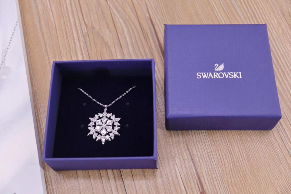 replica,repliche,fake,1:1,earrings,bracelet,ring,jewelry Collana Swarovski con clavicola con fiocco di neve